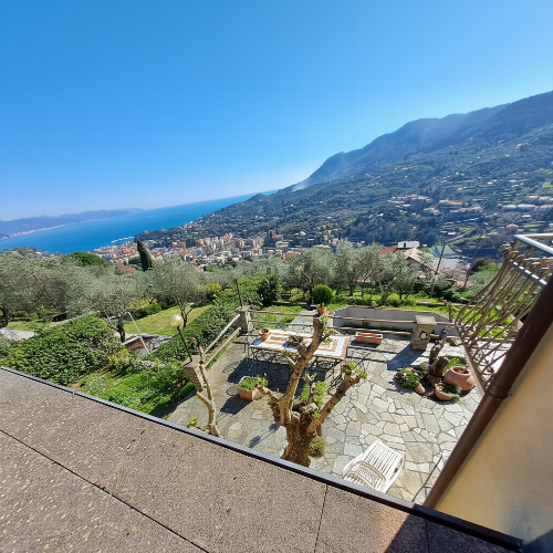 Villa in Portofino Villa in Portofino, Italy for sale. Overlooking Mediterranean Sea, spectacular views and easy reach to Santa margherita ligure and Portofino amenities.